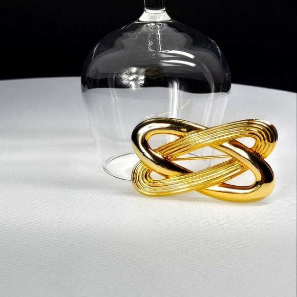 Gold Knot Brooch Pin - Picture 4 of 17